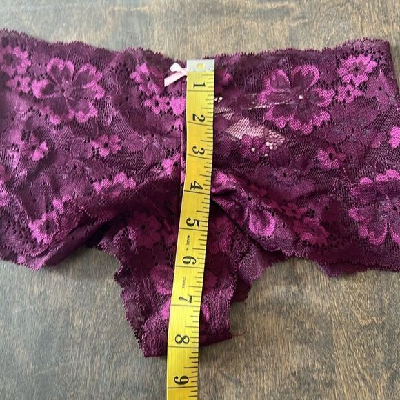 Victorias Secret BODY BY VICTORIA
Lace Boyshort Shortie Panty Cheeky - Picture 5 of 10